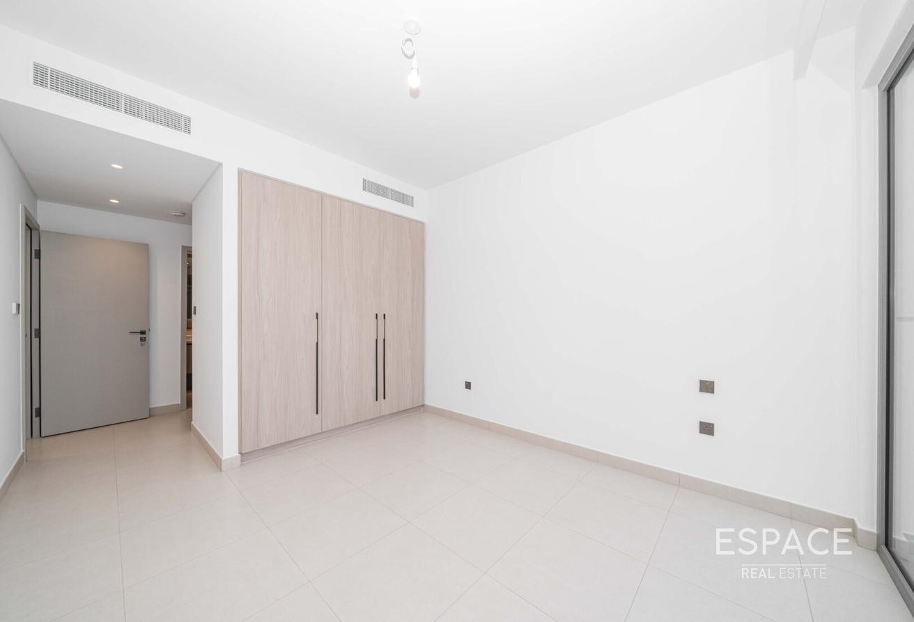 Prime Location | Park View | New Townhouse photo 9