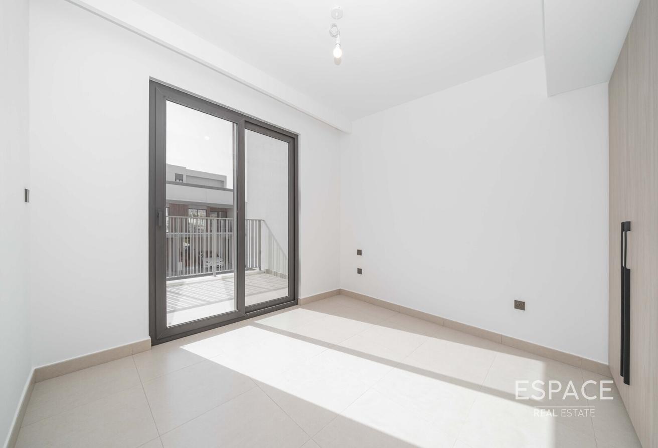 Prime Location | Park View | New Townhouse photo 8