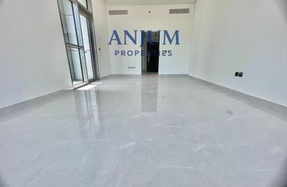 Apartment - 2 Bedrooms - 3 Bathrooms for rent in Al Jadaf Building - Al Jaddaf - Dubai