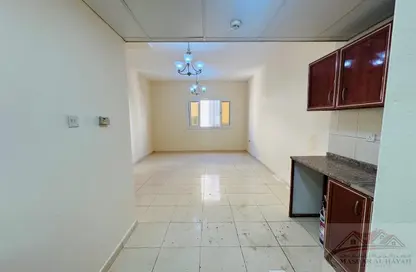 Apartment - 1 Bathroom for rent in Muwaileh 3 Building - Muwaileh - Sharjah