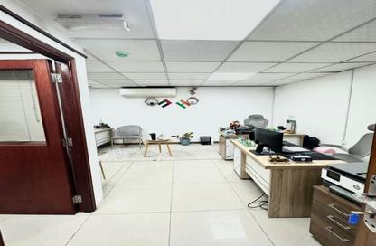 مركز أعمال - استوديو - 4 حمامات للايجار في بناية الكاظم - منطقة حديقة الكرامة - الكرامة - دبي مركز أعمال - استوديو - 4 حمامات للايجار في بناية الكاظم - منطقة حديقة الكرامة - الكرامة - دبي