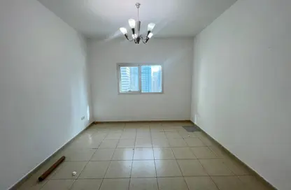 شقة - غرفة نوم - 2 حمامات للايجار في برج الممزر - الممزر - الشارقة - الشارقة