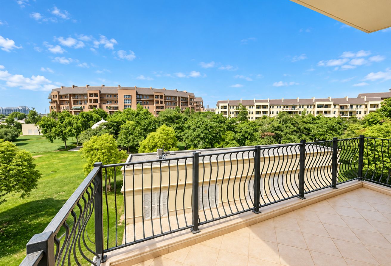 Huge 2476 sq ft | Available 01-DEC