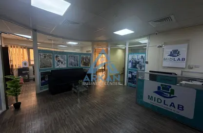 مكتب - 8 غرف نوم - 2 حمامات للايجار في منطقة القرهود - دبي