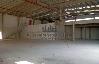 مستودع - استوديو - 3 حمامات للايجار في أم درع - أم القيوين