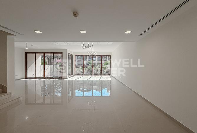 Vacant 4BR + Maid | Backs onto Parks & Pools