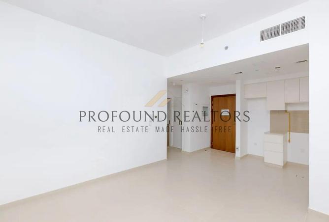 1BR Unfurnished | Pool View | Well Maintained photo 3