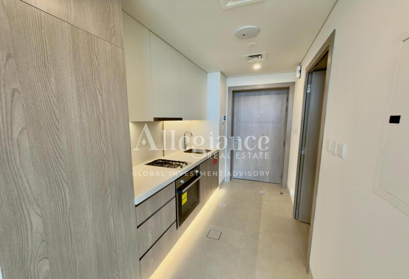 BRAND NEW | SEMI FURNISHED | PREMIUM AMENITIES photo 4