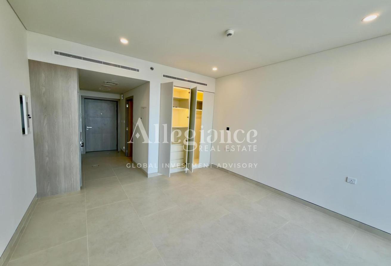 BRAND NEW | SEMI FURNISHED | PREMIUM AMENITIES photo 3