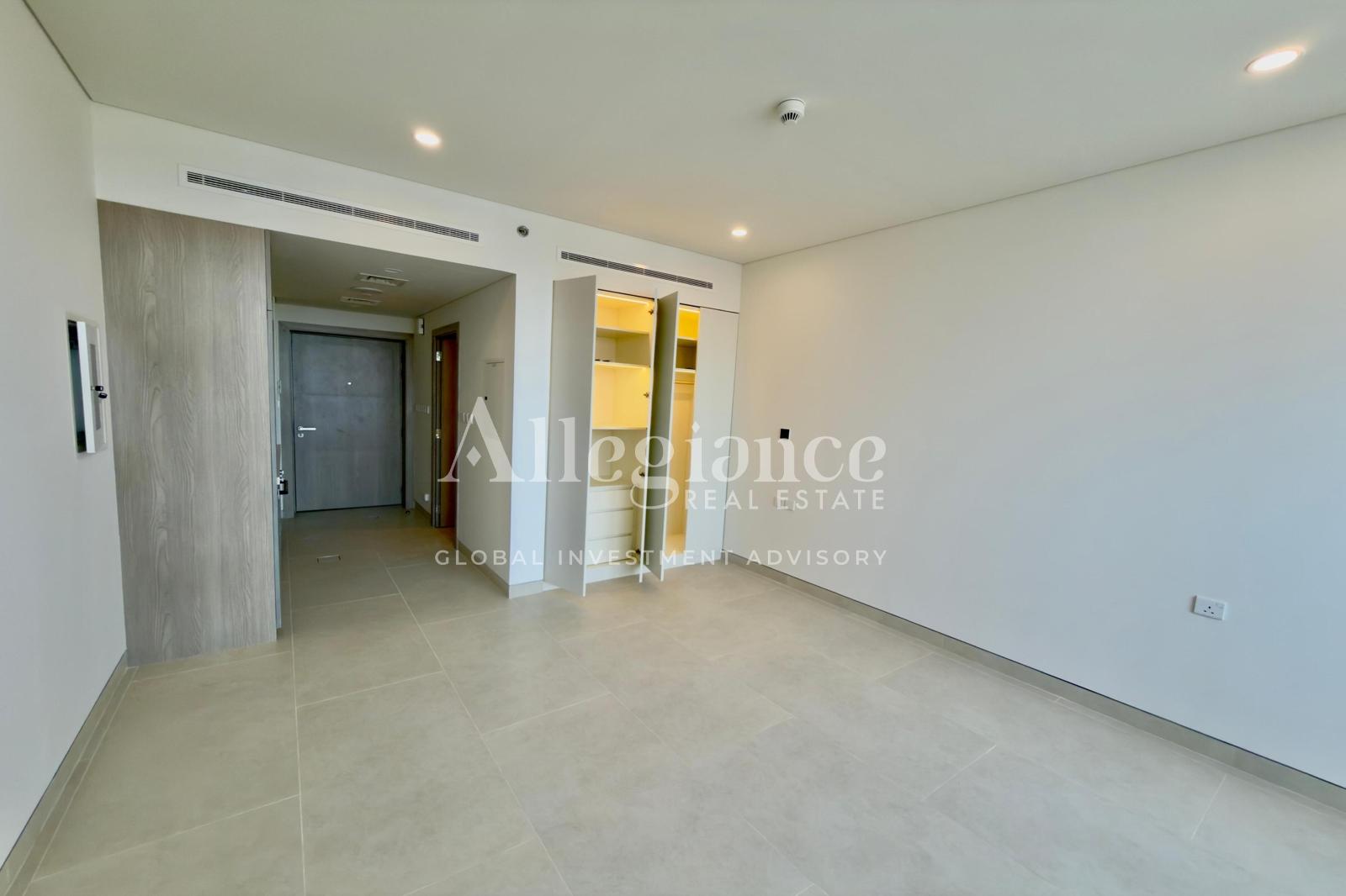 BRAND NEW | SEMI FURNISHED | PREMIUM AMENITIES — view 3