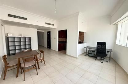Apartment - 1 - 2 for rent in Lake Shore Tower - JLT Cluster Y - Jumeirah Lake Towers - Dubai Apartment - 1 - 2 for rent in Lake Shore Tower - JLT Cluster Y - Jumeirah Lake Towers - Dubai