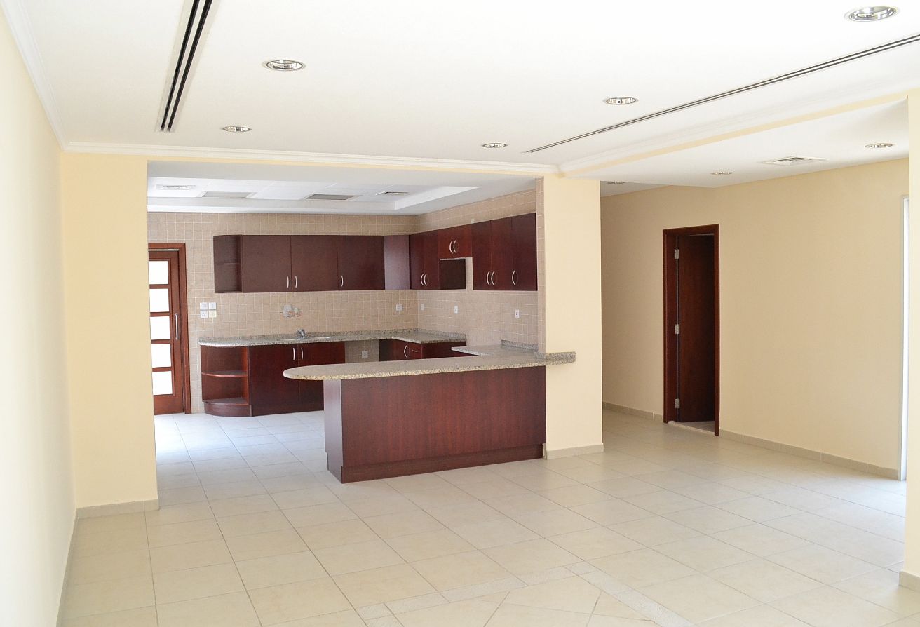 4 bedroom villa in Bungalows Area, Dubai Investment Park (DIP): 6