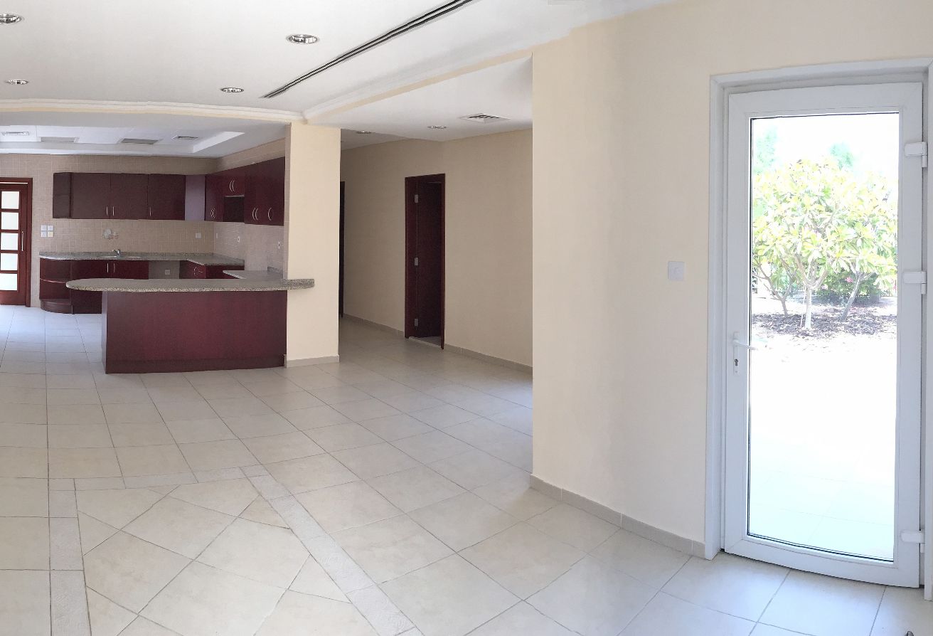 4 bedroom villa in Bungalows Area, Dubai Investment Park (DIP): 11