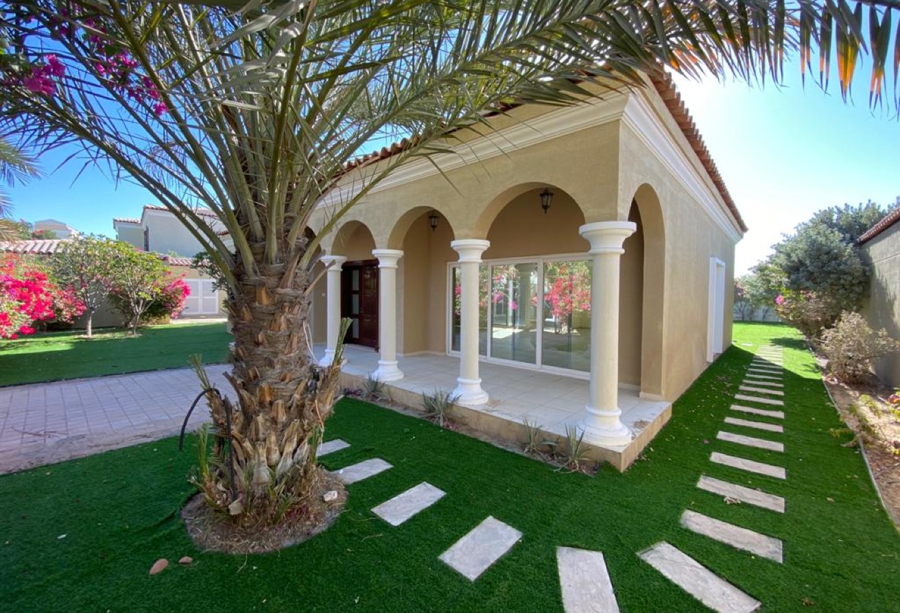4 bedroom villa in Bungalows Area, Dubai Investment Park (DIP): 15