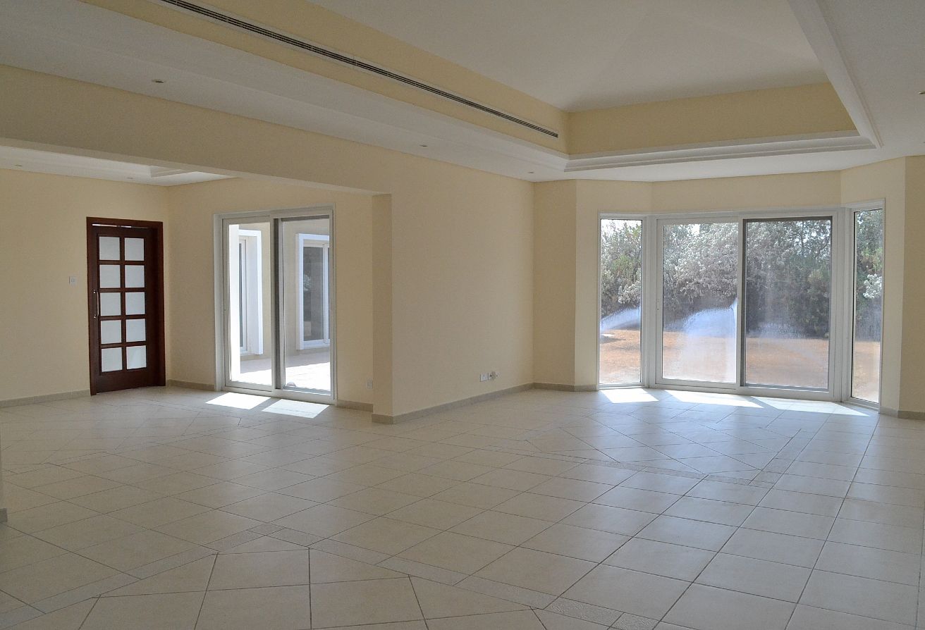 4 bedroom villa in Bungalows Area, Dubai Investment Park (DIP): 7