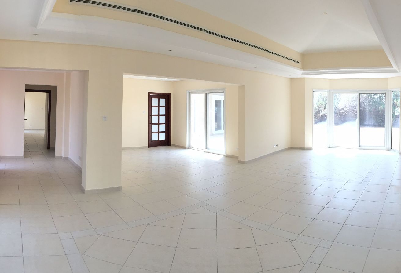 4 bedroom villa in Bungalows Area, Dubai Investment Park (DIP): 5