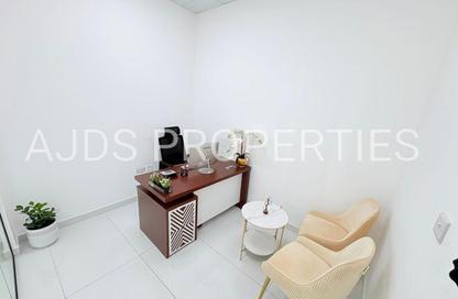 Office Space - Studio - 1 Bathroom for rent in Red Avenue - Al Garhoud - Dubai