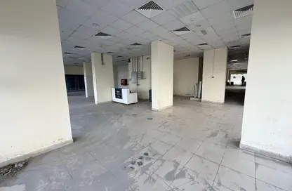 Shop - Studio - 2 Bathrooms for rent in Al Nabba - Sharjah