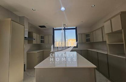 Villa - 4 Bedrooms - 5 Bathrooms for rent in Al Aweer 1 - Al Aweer - Dubai
