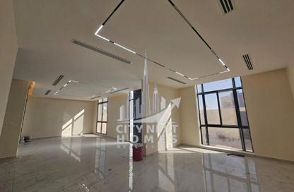 Villa - 4 Bedrooms - 5 Bathrooms for rent in Al Aweer 1 - Al Aweer - Dubai