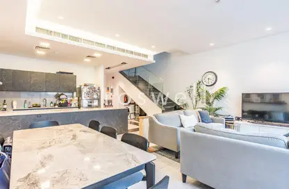 تاون هاوس - 3 غرف نوم - 3 حمامات للبيع في القرية الغربية - الفرجان - دبي