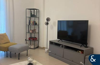Apartment - 1 - 1 for sale in Hayat Boulevard 2A - Hayat Boulevard 2 - Hayat Boulevard - Town Square - Dubai