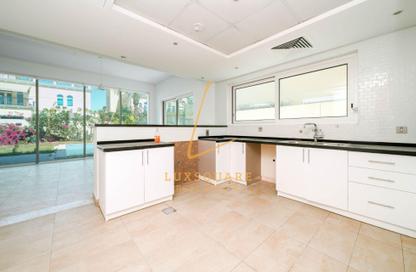 Villa - 4 Bedrooms - 4 Bathrooms for rent in District 9 - Jumeirah Park - Dubai