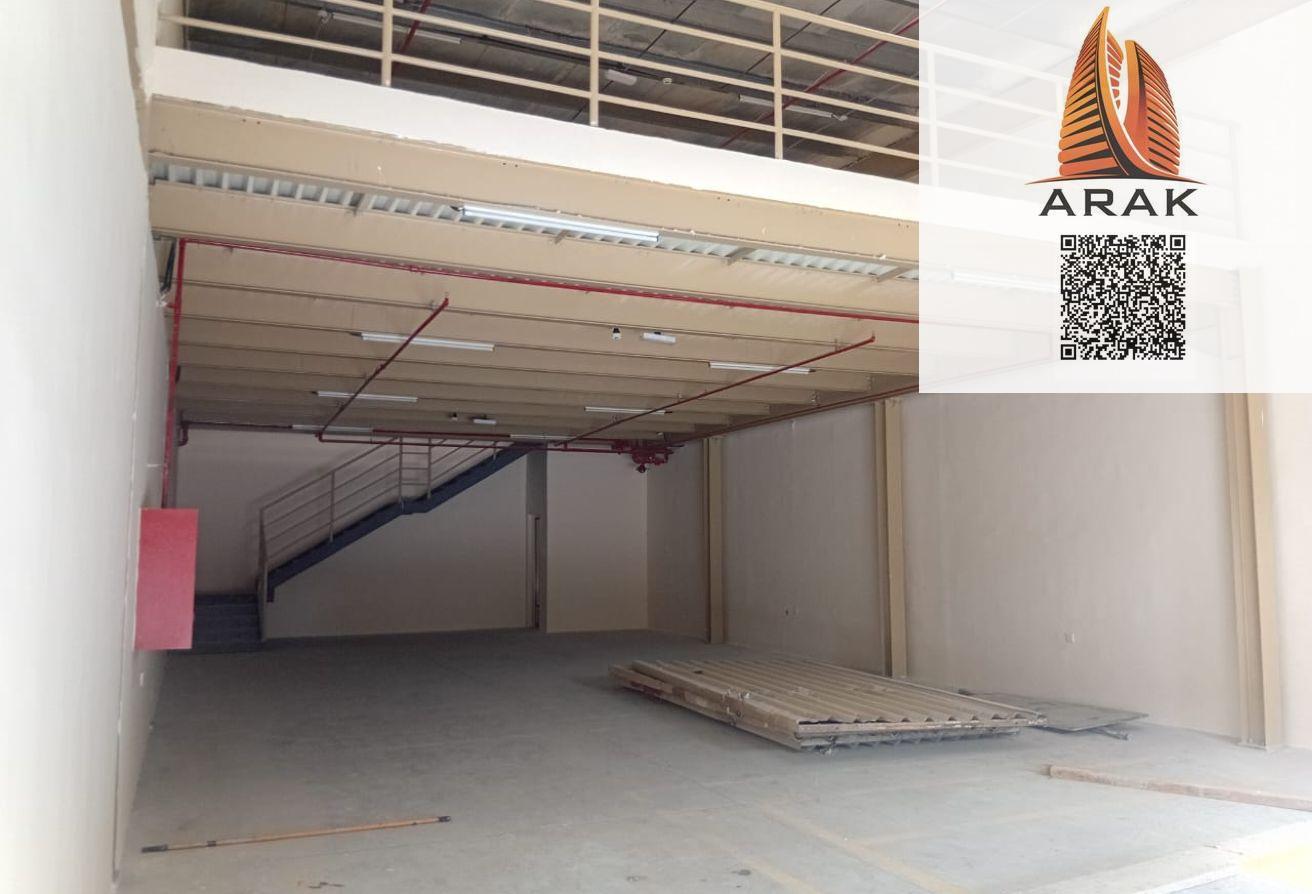 مستودع واسع سنوي للإيجار