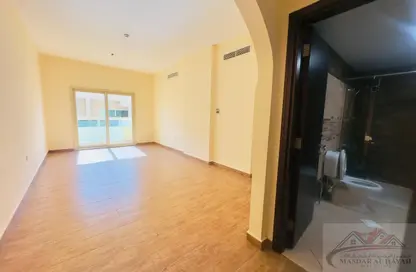 شقة - غرفة نوم - 2 حمامات للايجار في مبنى مويلح - مويلح - الشارقة