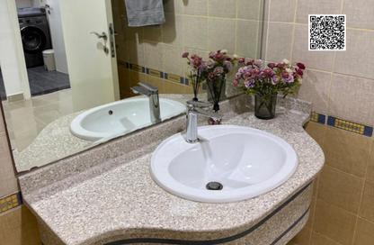 Apartment - 1 Bedroom - 2 Bathrooms for rent in Corniche Tower - Ajman Corniche Road - Ajman