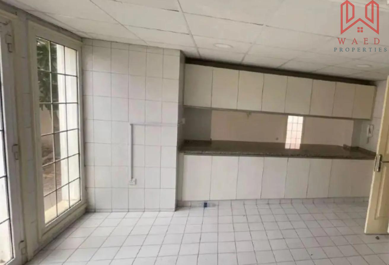 Spacious 4-BR Villa for Rent | Prime Location photo 6