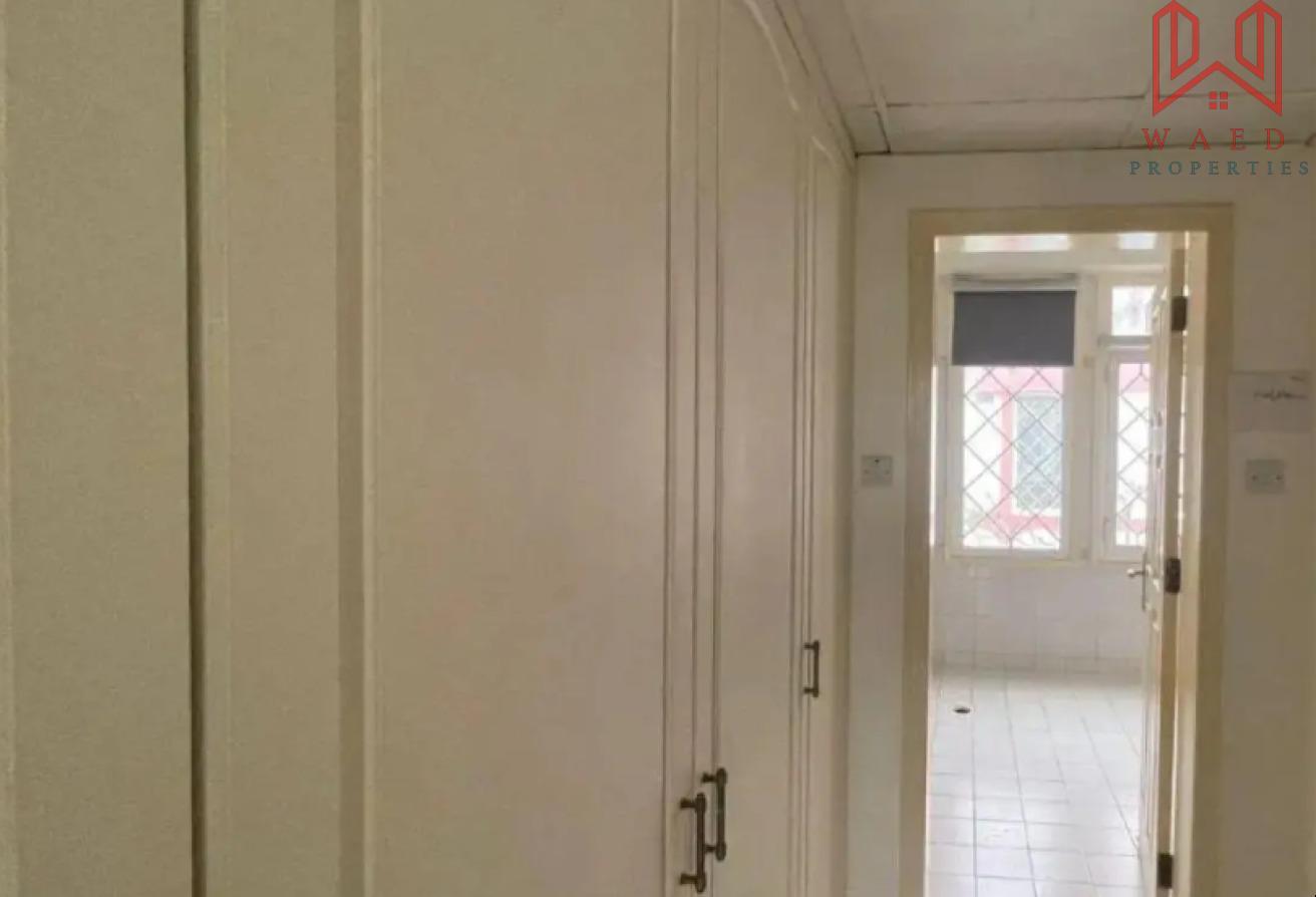Spacious 4-BR Villa for Rent | Prime Location photo 5