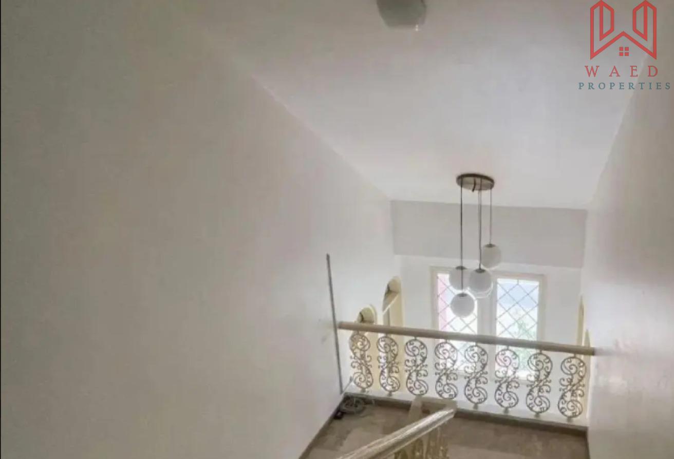 Spacious 4-BR Villa for Rent | Prime Location photo 4