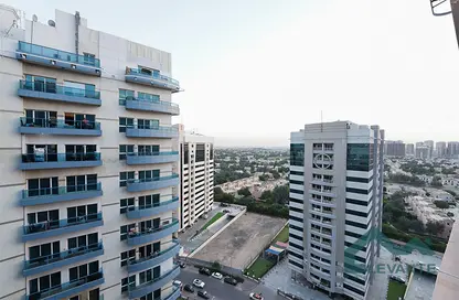 شقة - غرفة نوم - 2 حمامات للبيع في برج حمزة - مدينة دبي الرياضية - دبي