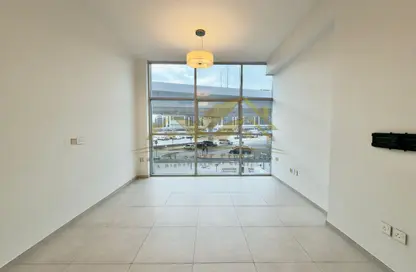 شقة - غرفة نوم - 2 حمامات للايجار في الرفاعة - بر دبي - دبي