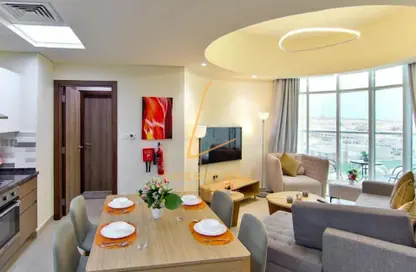 شقة - 2 غرف نوم - 3 حمامات للايجار في عزيزي بلازا - الفرجان - دبي