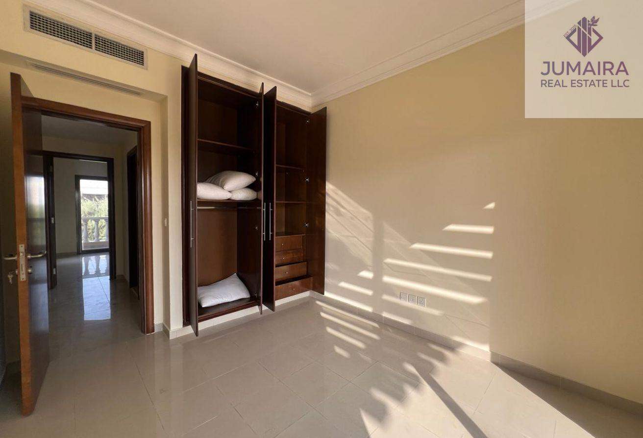 Spacious 4BR Townhouse | Golf View | Near School