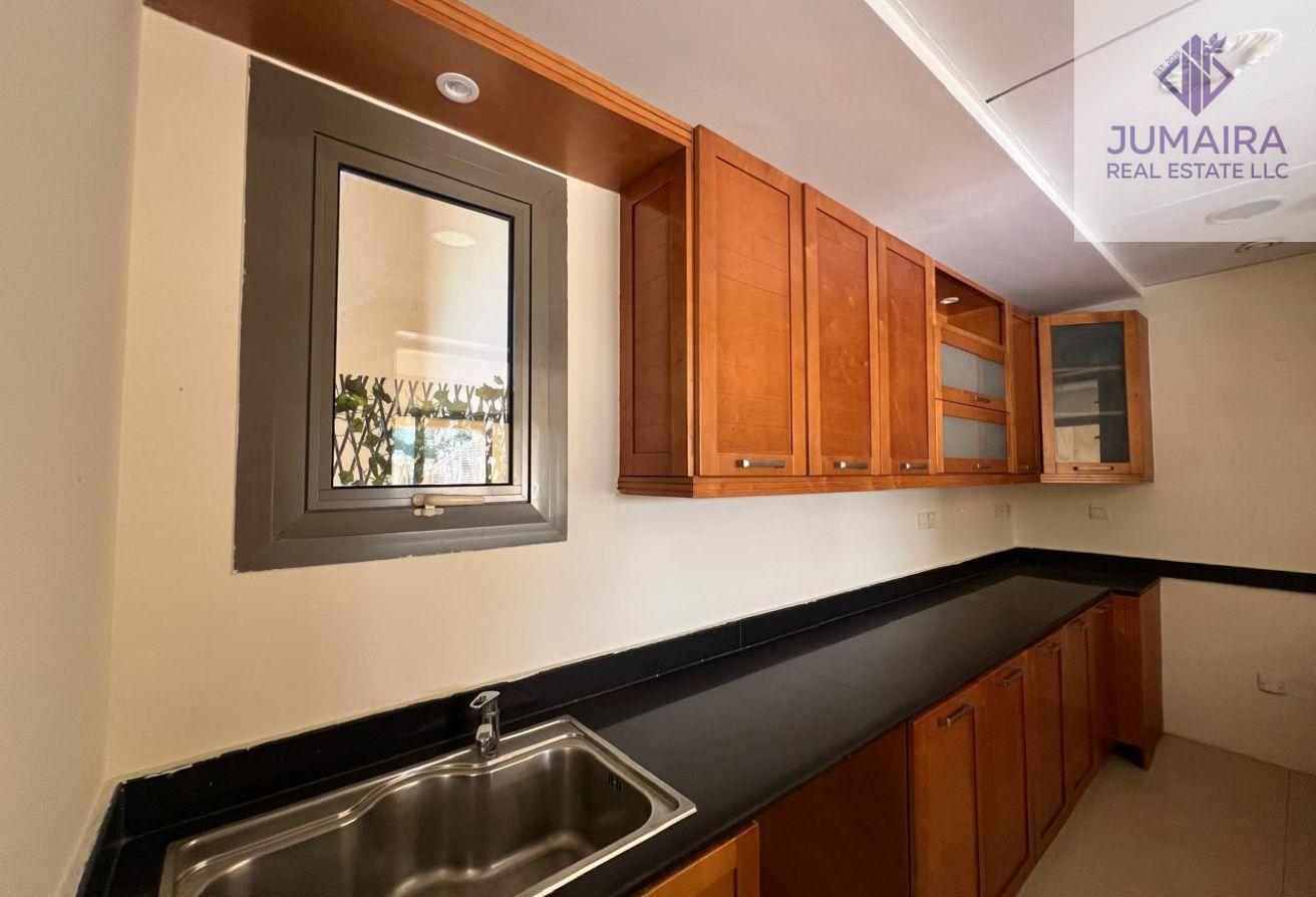 Spacious 4BR Townhouse | Golf View | Near School