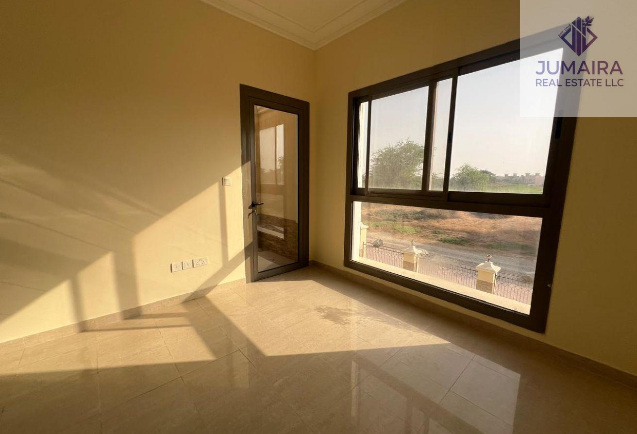 Spacious 4BR Townhouse | Golf View | Near School