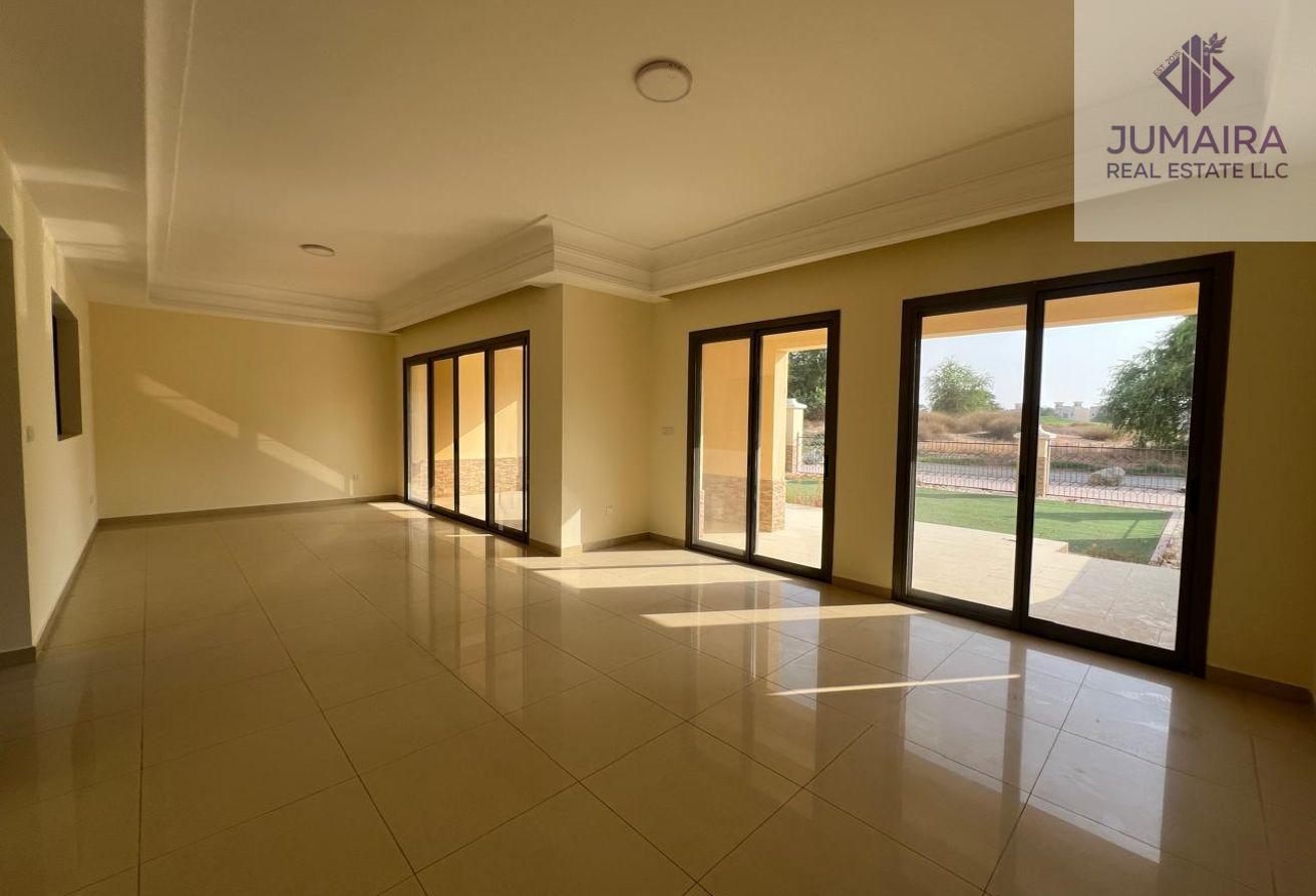 Spacious 4BR Townhouse | Golf View | Near School