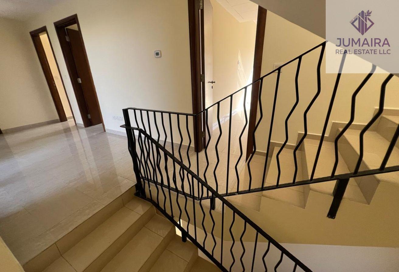 Spacious 4BR Townhouse | Golf View | Near School