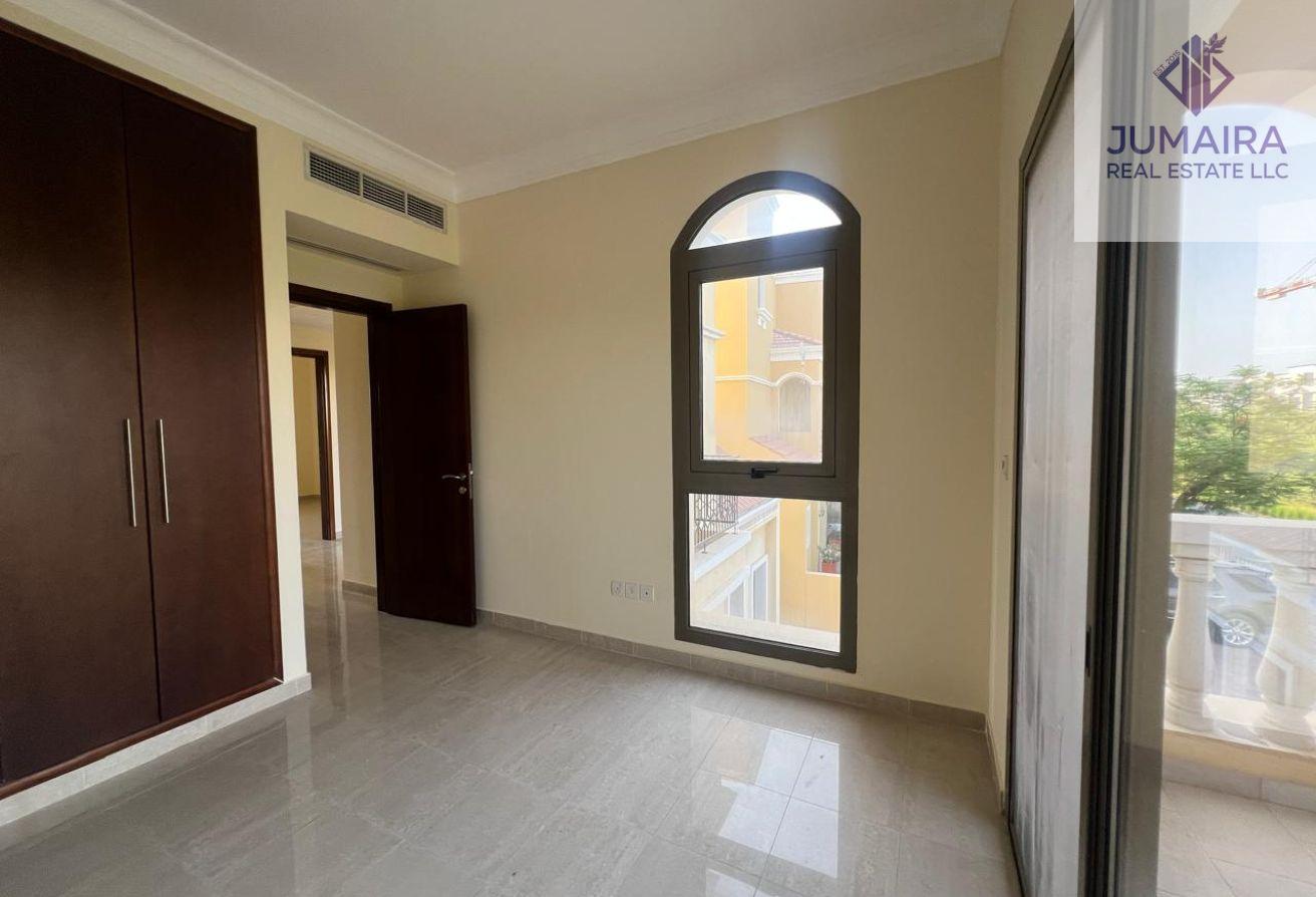 Spacious 4BR Townhouse | Golf View | Near School