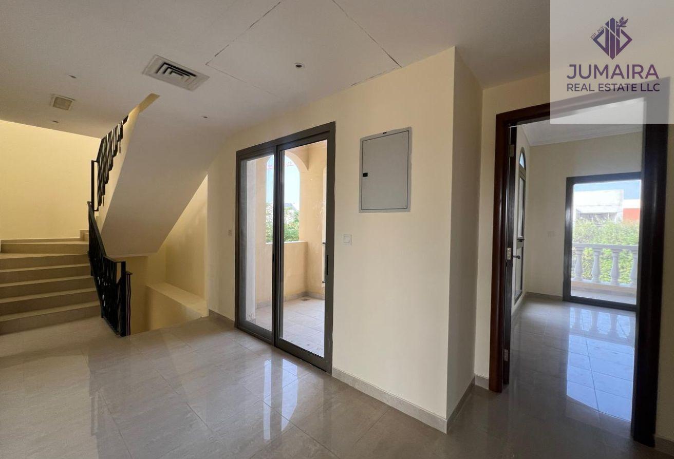 Spacious 4BR Townhouse | Golf View | Near School