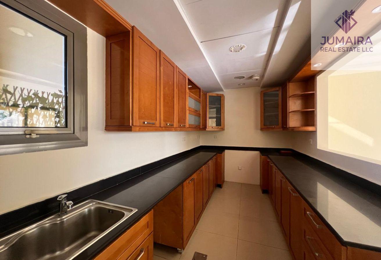 Spacious 4BR Townhouse | Golf View | Near School