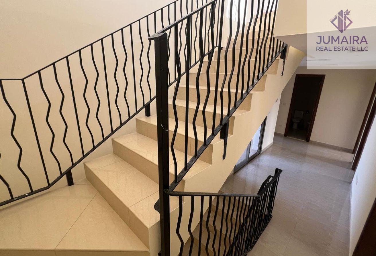Spacious 4BR Townhouse | Golf View | Near School