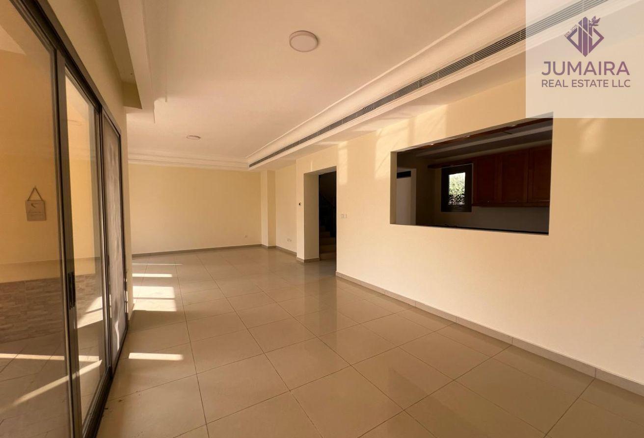 Spacious 4BR Townhouse | Golf View | Near School