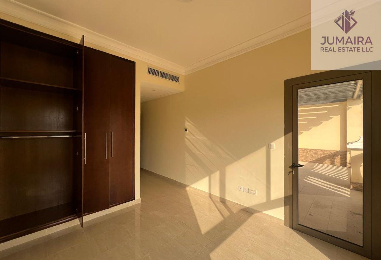 Spacious 4BR Townhouse | Golf View | Near School