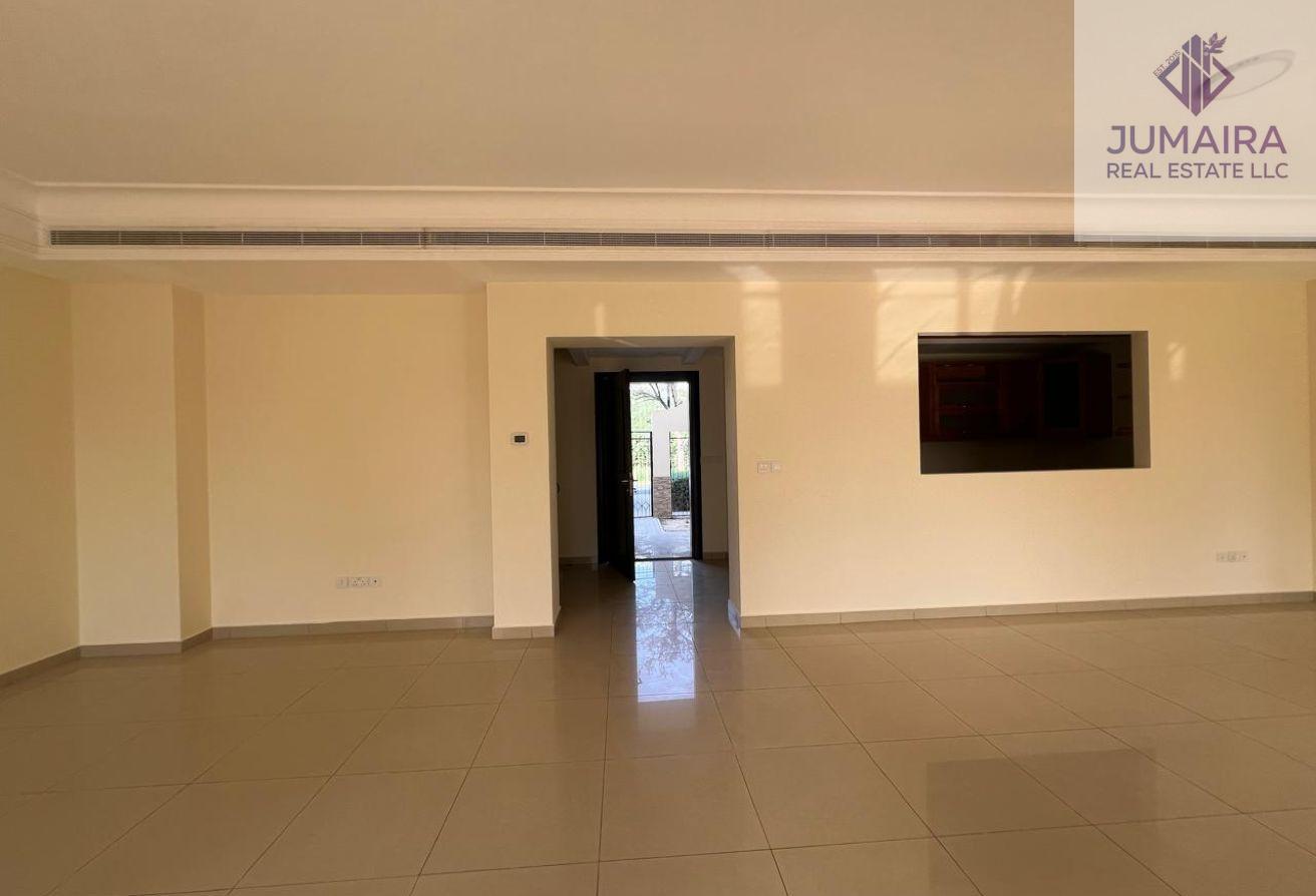 Spacious 4BR Townhouse | Golf View | Near School