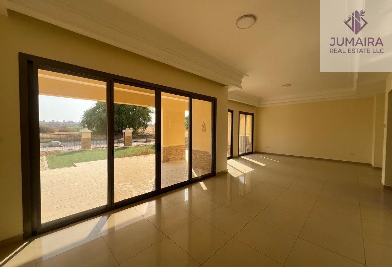 Spacious 4BR Townhouse | Golf View | Near School