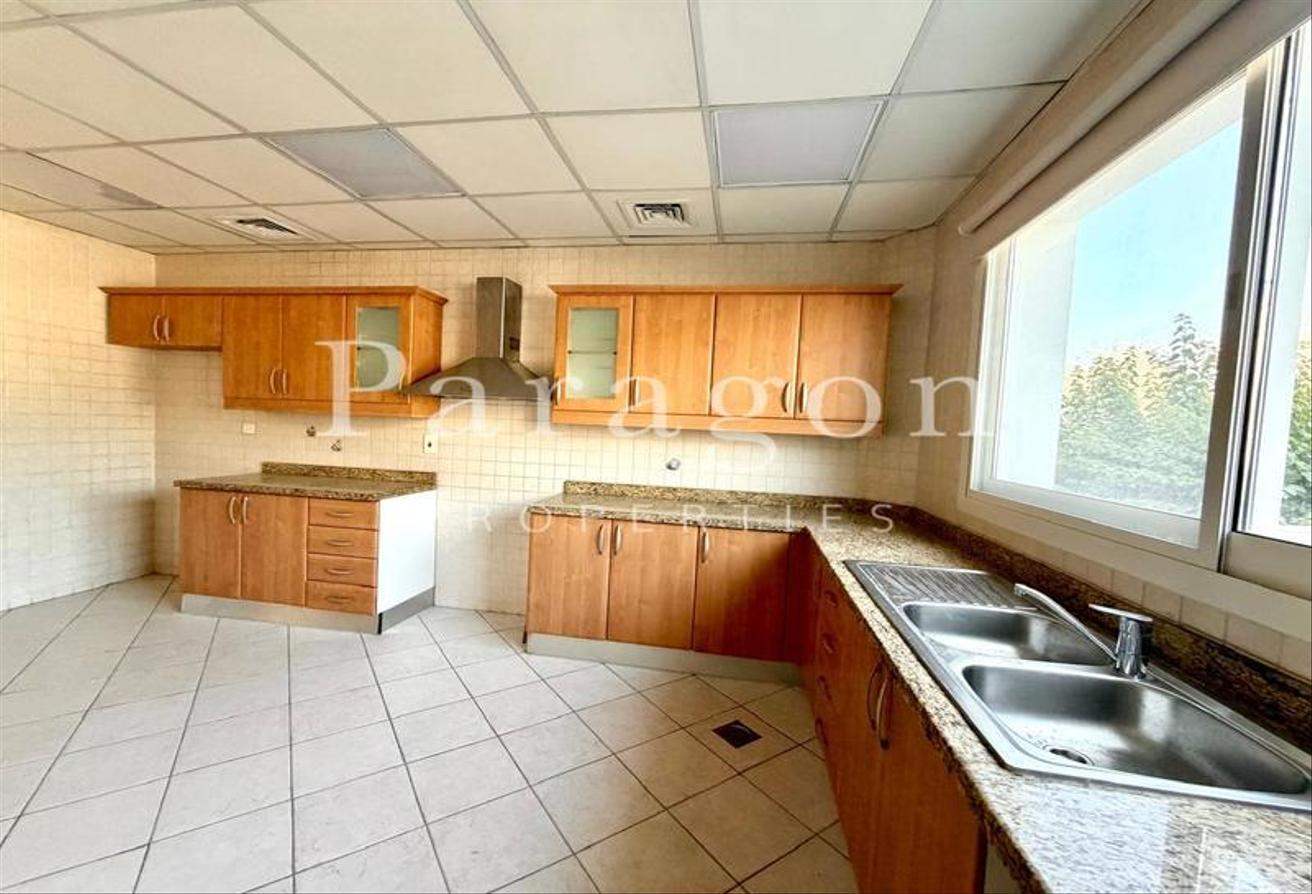 SPACIOUS 4BR + STUDY | POOL & GYM | NEAR BEACH photo 8